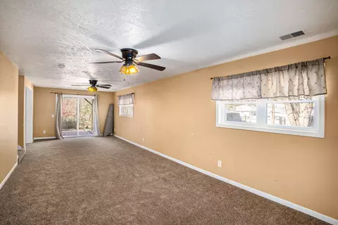2015 Forest Rd, Lansing, MI 48910 photo 10