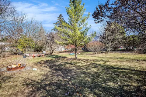 2015 Forest Rd, Lansing, MI 48910 photo 32
