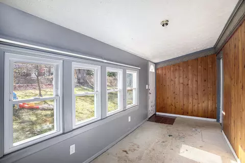 2015 Forest Rd, Lansing, MI 48910 photo 21