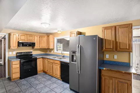 2015 Forest Rd, Lansing, MI 48910 photo 7