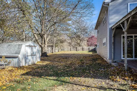 2015 Forest Rd, Lansing, MI 48910 photo 31