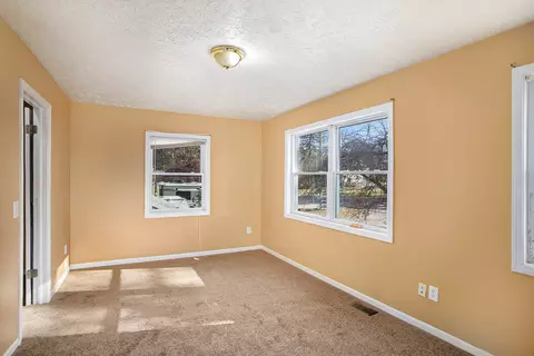 2015 Forest Rd, Lansing, MI 48910 photo 17
