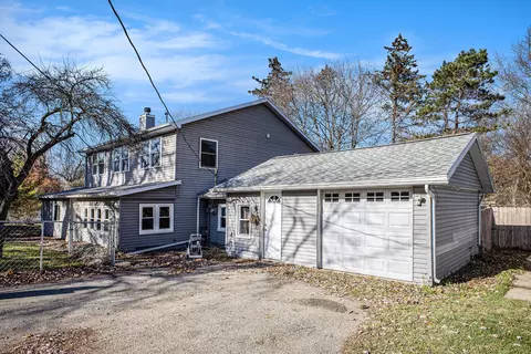 2015 Forest Rd, Lansing, MI 48910 photo 3