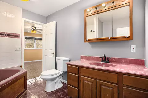 2015 Forest Rd, Lansing, MI 48910 photo 16