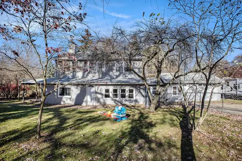 2015 Forest Rd, Lansing, MI 48910 photo 29