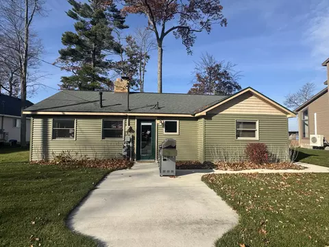 885 E Houghton Lake Dr, Houghton Lake, MI 48629