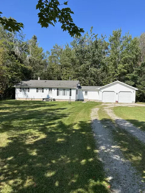 1340 Maynard Rd, Cheboygan, MI 49721