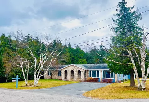 198 W Spruce St, St. Ignace, MI 49781