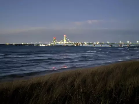 416 Lakeside Dr, Mackinaw City, MI 49701