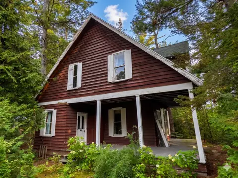 416 Lakeside Dr, Mackinaw City, MI 49701