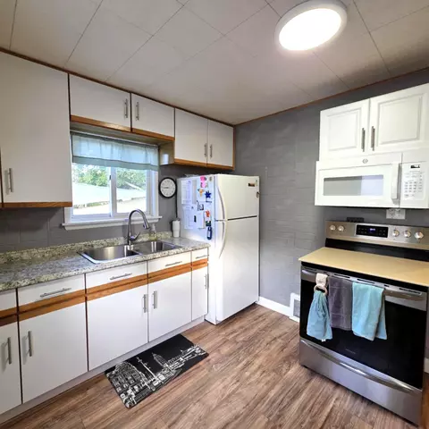 218 E Parson St, Alpena, MI 49707 photo 2