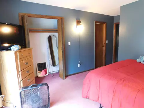 Bedroom - 6110 Alex Rd, Grayling, MI 49738 photo 6 of 9