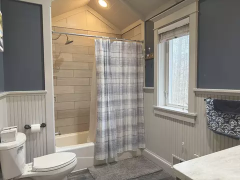 Bath - 2564 E Brutus Rd, Alanson, MI 49706 photo 1 of 2