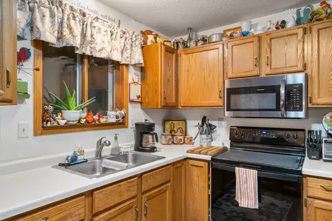 Kitchen - 929 Eppler Rd, Petoskey, MI 49770 photo 2 of 3