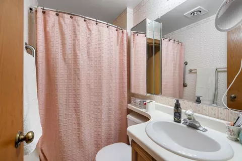 Bath - 929 Eppler Rd, Petoskey, MI 49770 photo 1 of 2