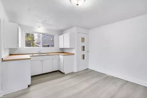 214 E State St, Cheboygan, MI 49721 photo 5