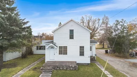 214 E State St, Cheboygan, MI 49721