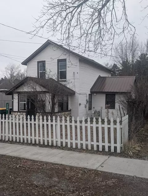 206 N Main St, Roscommon, MI 48653