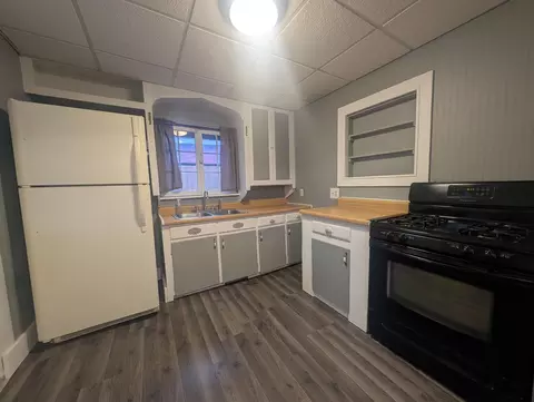 Kitchen - 206 N Main St, Roscommon, MI 48653 photo 1 of 2
