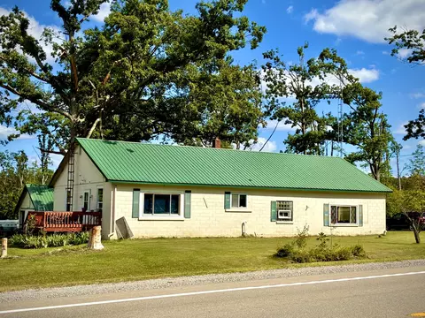 10511 S M-65, Lachine, MI 49753