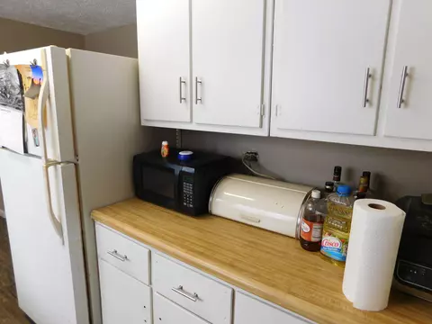 Kitchen - 11565 N Main St, Roscommon, MI 48653 photo 1 of 3