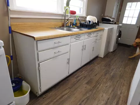 Kitchen - 11565 N Main St, Roscommon, MI 48653 photo 2 of 3