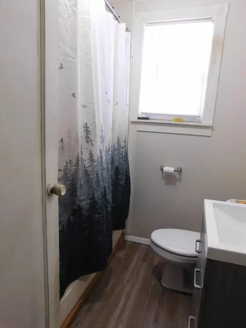 Bath - 11565 N Main St, Roscommon, MI 48653 photo 2 of 2