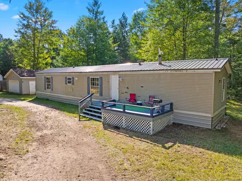 10333 Madison Ave, Grayling, MI 49738