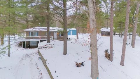7467 E Higgins Lake Dr, Roscommon, MI 48653