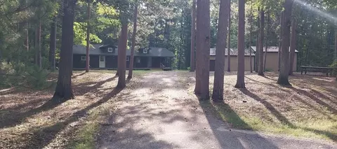 218 E Skyline Dr, Roscommon, MI 48653