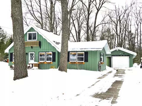 2845 Oak Ave, Lewiston, MI 49756