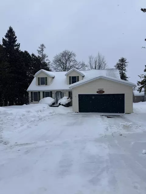 14242 Hill St, Presque Isle, MI 49777