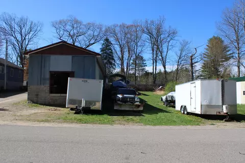 317 Cherry St, Houghton Lake, MI 48629