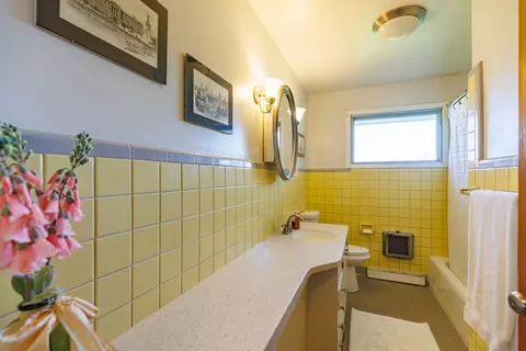 Bath - 190 Riverside Dr, Cheboygan, MI 49721 photo 3 of 3