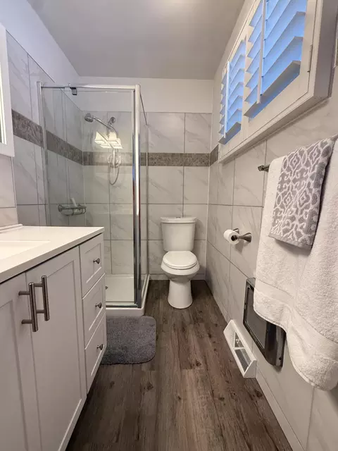 Bath - 190 Riverside Dr, Cheboygan, MI 49721 photo 4 of 4