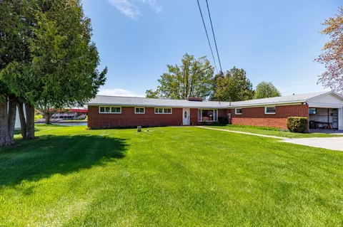 Exterior - 190 Riverside Dr, Cheboygan, MI 49721 photo 1 of 7