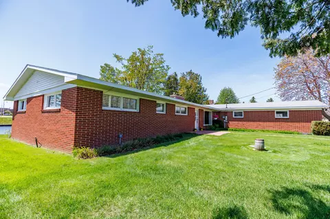 Exterior - 190 Riverside Dr, Cheboygan, MI 49721 photo 2 of 7