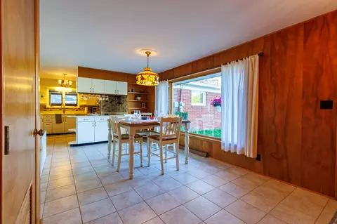 Dining - 190 Riverside Dr, Cheboygan, MI 49721 photo 2 of 7