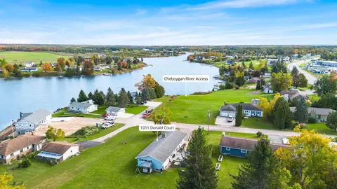 1011 Donald Ct, Cheboygan, MI 49721