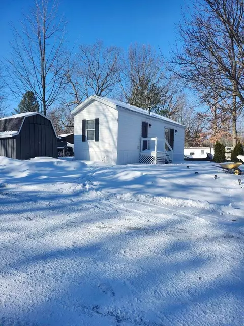 2757 Owens Rd # 224, Houghton Lake, MI 48629