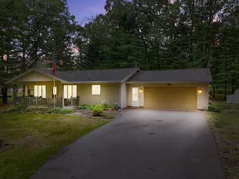 108 Corral St, Houghton Lake, MI 48629