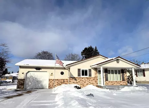 1074 Hilton Dr, Alpena, MI 49707
