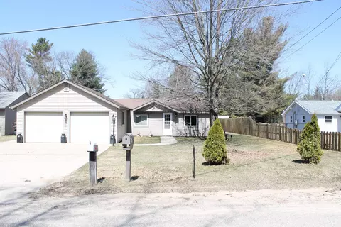 10413 Washington St, Saint Helen, MI 48656