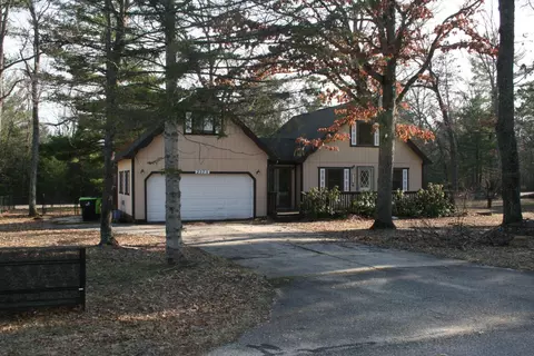 2575 S Crest Dr, Roscommon, MI 48653
