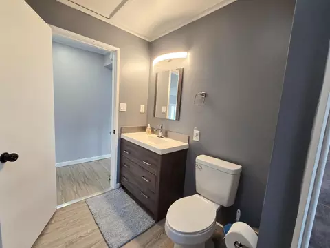 Bath - 5423 N Cedar River Rd, Gladwin, MI 48624 photo 2 of 3