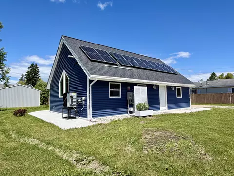 415 George St, Cheboygan, MI 49721