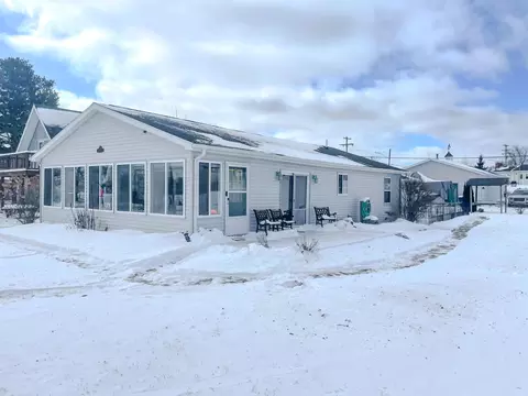 134 Harbor St, Oscoda, MI 48750