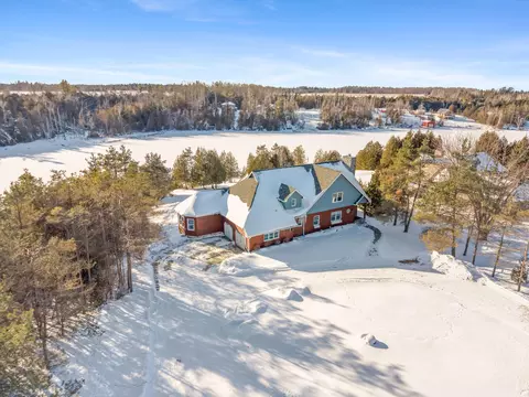 8585 Swan Pointe Dr, Cheboygan, MI 49721