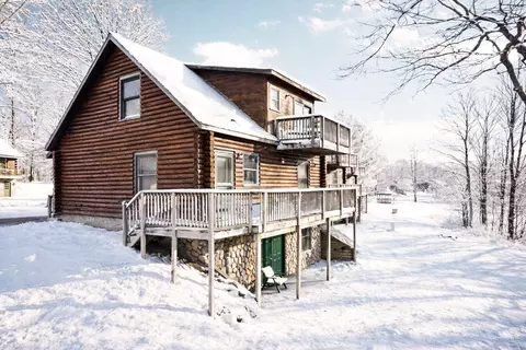 2467 Beaver Creek Dr, Gaylord, MI 49735