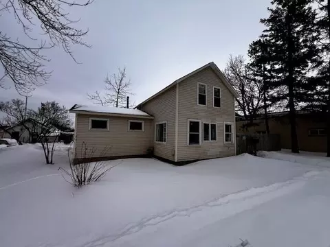 106 S B St, Cheboygan, MI 49721